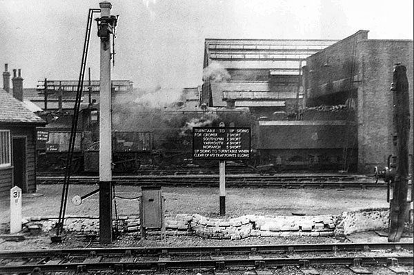 Turntable whistle sign