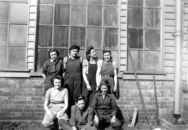 Sheet factory workers c.1942