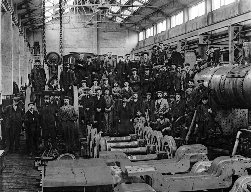 Erecting Shop staff 1902