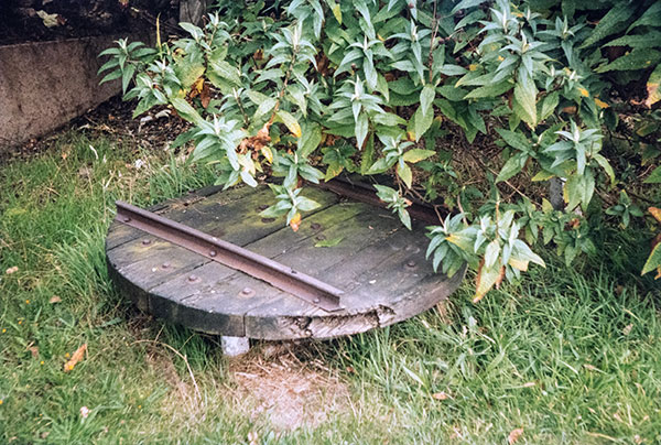 Narrow gauge turntable